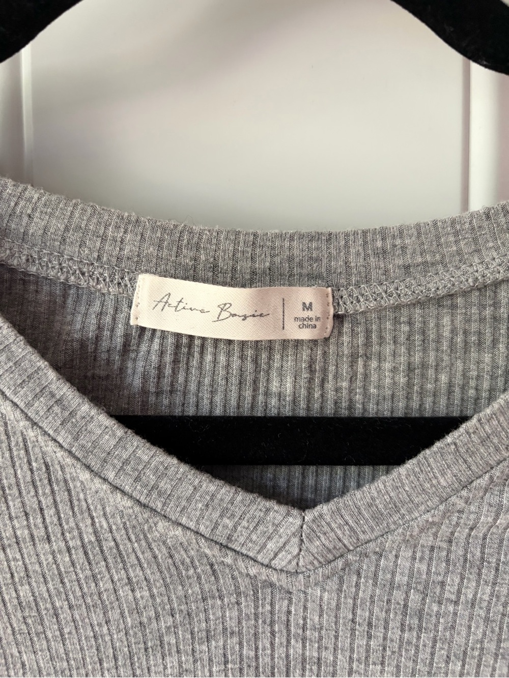 Active Basic Grey Ribbed V-Neck Crop Tee 🩶 - Picture 3 of 5
